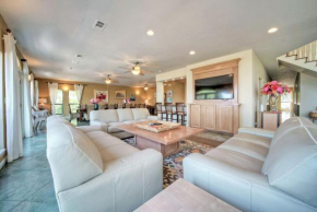 Upstay - 10-Acre Lakeview Mansion with Pvt Boat Ramp